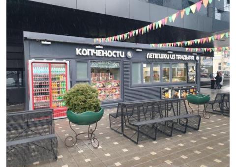 Кафе в собственности у входа в ТЦ Галерея