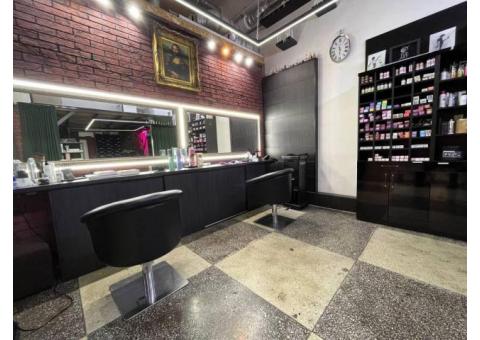 Стильный салон красоты "TopColors" возле метро