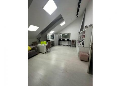 Школа макияжа и бров-бар рядом с метро Немига